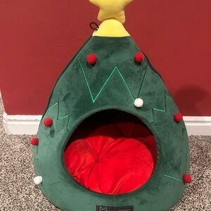 Festive Green Pet Bed with Red Cushion